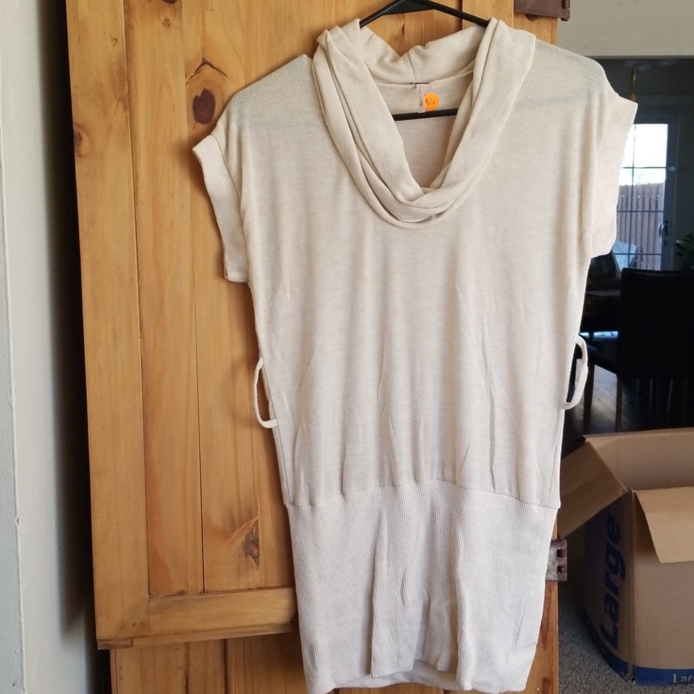Short sleeve sweater top